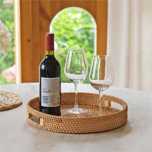 Plateaux en rotin faits à la main écologiques pour accueillir des brunchs servant des invités ou décorer des tables avec une texture organique - Product Image 5