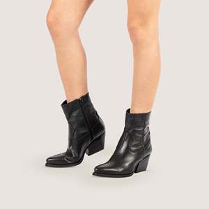 Janice Chic y elegante Altura del tobillo Botas tejanas Chic y elegante Diseño de botín Color negro - Product Image 4