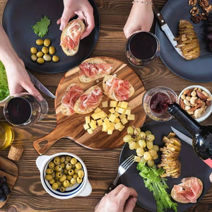 Couteau de planche à découper en bois massif-Respectueux et durable par l'artisanat en croissant - Product Image 1