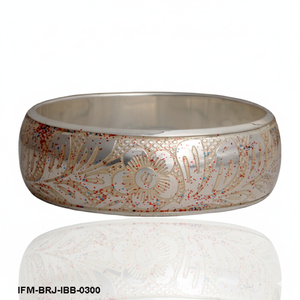 Bracelet en laiton indien fait à la main pour femmes, gravé de fleurs, ton or, Kada, bijoux ethniques traditionnels avec des accents scintillants - Product Image 1