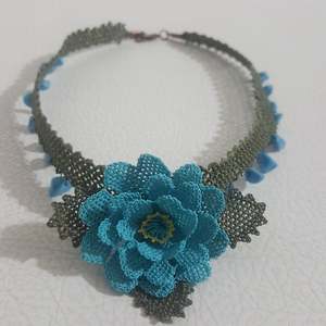 Collier de Rose en cristal de dentelle d'aiguille à la mode avec agate de jade turquoise et chaîne de corde de flocon de neige d'opale pour l'engagement de fête ou le cadeau - Product Image 1