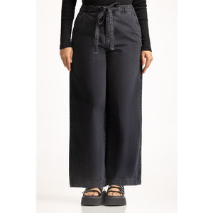 Fabricante paquistaní de alta calidad de pantalones de mezclilla para mujer que ofrece OEM ODM y MOQ para moda de calle y ropa informal - Product Image 1