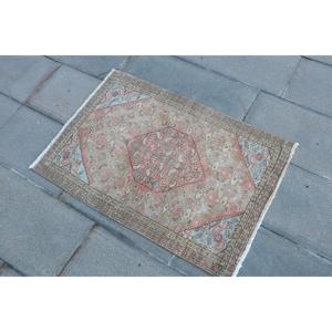 Tapis turc vintage de 2,1 x 3,1 pieds, petit tapis, tapis oriental rouge - Product Image 2
