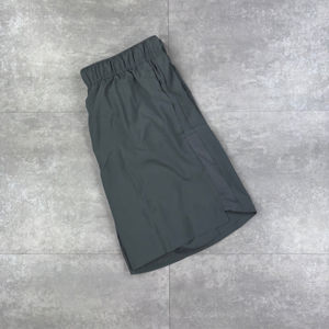 Ensemble 2 pièces boutonné personnalisé pour homme Veste et short en polyester et nylon zippés Ensemble de survêtements coupe-vent unisexe respirant - Product Image 3