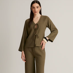 Ropa informal de poliéster para uso diario disponible en tallas M, L, XL, XXL, suave, duradera, fácil de cuidar, ajuste moderno, estilo relajado, atractivo ajuste. - Product Image 1