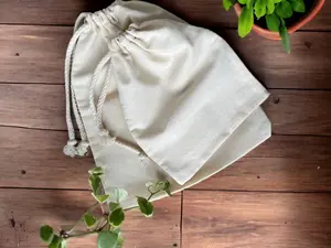 Las bolsas personalizadas con cordón de yute son perfectas para todas sus necesidades de compra.