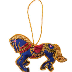Porte-clés et accessoires de sac en broderie de perles de graines de couleur bleue et rose avec un beau motif de cheval en provenance d'Inde - Product Image 1