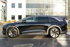 Luuciid 2026 Gravity Grand Touring Gasolina Bajo Kilometraje - Product Image 3