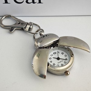 Nouvelle collection 2026 : Montre-bracelet ronde en quartz pour femme, étanche, avec bracelet en silicone, en alliage, motif coccinelle, idéale pour étudiants, vente en gros usine. - Product Image 2