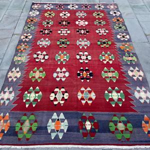 Alfombra Turca Vintage de 5.7x8.9 pies (174x272 cm), Alfombra Kilim Roja y Azul Abstracta - Product Image 1