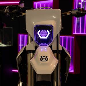 Faro LED de Aluminio HX_H4/24 para Husqvarna 2024+ RGBW HexBeam Impermeable IP67 30W/50W Potencia Lente Transparente Posición Delantera 6 Lentes - Product Image 3