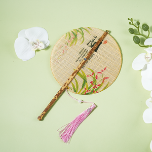 Ventagli a mano in bambù retrattile con Logo personalizzabile con rifiniture in nappe e servizi di stampa unici - Product Image 1