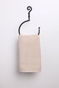 Porte-serviettes en fer noir pour intérieurs de salle de bain conçu pour les amateurs de décor moderne minimaliste et fonctionnel - Product Image 2