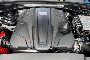 LISTO PARA CONDUCIR - USADO, VOLANTE A LA IZQUIERDA |   Porsche Macan GTSS 2021 con 2200 millas - Product Image 6