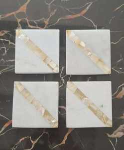 Ensemble de sous-verres de luxe faits à la main avec incrustations en os, sous-verres uniques, classiques et écologiques pour boissons, table, maison - Pierre, liège, bois, verre - Product Image 3