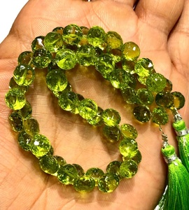 สร้อยคอลูกปัดเพอริดอตแท้นี้มีชีวิตชีวาและสดชื่นเพิ่มประกายสีเขียวให้กับคอลเลกชันเครื่องประดับที่ออกแบบได้ตามต้องการ - Product Image 2