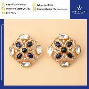 Exportador de renombre que vende diseño elegante, aretes de tuerca para mujer adornados con piedra de mosaico blanco y azul para uso diario - Product Image 2