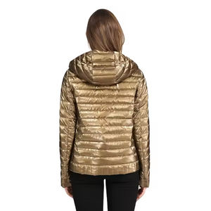 Chaqueta Acolchada Blanca Brillante Dorada para Mujer, Impermeable, Bordado Satinado, Diseños Personalizados, Alta Calidad, Nuevo Diseño de Moda Otoñal - Product Image 5