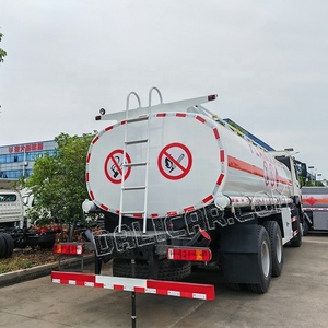 Camion citerne à carburant diesel Sinotruk Howo 20 mètres cubes 6X4 à prix avantageux, camion citerne à huile à vendre - Product Image 4