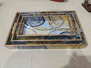 Plateau de service en bois de manguier de qualité supérieure lot de 3 plateaux en noyer plateau de service en bois de couleur marron cuisine maison et mariage - Product Image 3