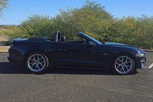 Ford Mustang GT Premium Convertible 2020 Usado, 14200 Millas, Motor V8 Supercargado, Proveniente de Clima Cálido - Product Image 2