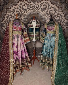 Tenue de mariage traditionnelle pashtun, vintage, ethnique, pour couple, longueur au sol, motif floral, faite à la main, personnalisable, du Pakistan - Product Image 1