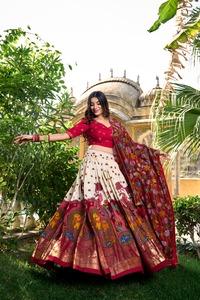 Design unique Tussar Silk Lehenga Choli avec Zari et Thread Work Tenue indienne élégante pour les événements spéciaux disponibles à la vente - Product Image 3