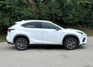 Coche auténtico 2020 L e x u s NX 300 F SPORT FWD con soporte OEM personalizado - Product Image 3