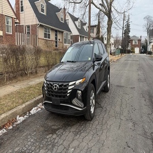 รถ SUV Tucson SEL AWD ปี 2023 สภาพดีเยี่ยม เกียร์อัตโนมัติ 8 สปีด ขับเคลื่อนสี่ล้อ สีดำ เครื่องยนต์ 2.5 ลิตร 187 แรงม้า ประหยัดน้ำมัน - Product Image 1