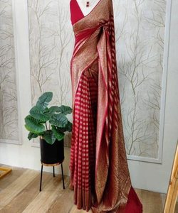 Magnifique Saree de fête pour femmes avec un superbe tissu en filet et un look de mariée fantaisie pour les célébrations de mariage - Product Image 2