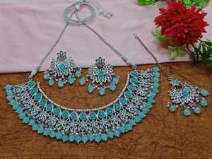 Nuevo diseño AD sin cortar plateado tradicional y de moda perla y Kundan tachonado gargantilla collar conjunto y conjunto de joyas para mujer - Product Image 4