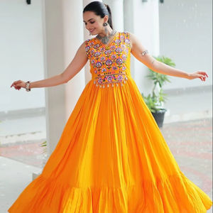 Vestido de seda elegante de diseñador indio Navratri para mujer, vestido largo con espejo, borde de encaje, ropa de fiesta de estilo pakistaní indio - Product Image 1