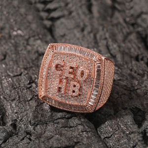 แหวนแชมป์เปี้ยนกลมประดับเพชรอย่างสมบูรณ์เครื่องประดับสุดหรูแหวนสำหรับผู้ชายเทรนด์ฮิปฮอปไอซ์เอาท์จากธรรมชาติ10K 14K 18K สีทองตามสั่ง - Product Image 1