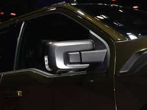 Camioneta F-150 Raptor con Volante a la Izquierda, Origen Estadounidense, con Autonomía de 301-400 km, Batería de 50-70 kWh, Motor de 100-150 kW - Product Image 5