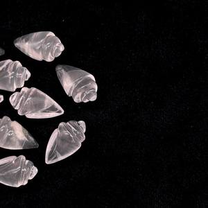 Cuentas de Piedra Preciosa de Cuarzo Rosa en Forma de Caracol Talladas a Mano para Joyería - Product Image 4