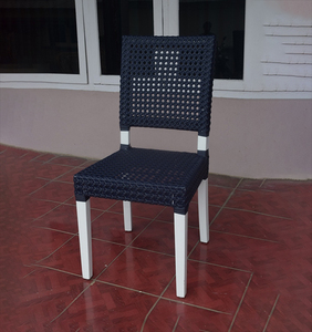 WickerHaven Silla de comedor Bistro Base de ratán sintético natural con madera de teca Diseño original Jepara Indonesia para uso en la cocina - Product Image 1