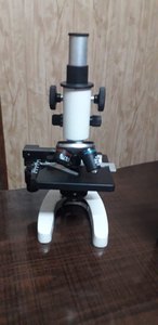 Microscopio Monocular con Fuente de Luz LED, Enfoque Manual, Distancia de Enfoque de 0.3 mm, Ajuste Dióptrico de ±5d - Product Image 4