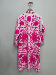 Bata de felpa para mujer con bordado floral, manga larga, cuello mandarín, suave, informal, para primavera, lavable a máquina - Product Image 2