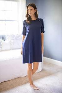 Chemise d'hôpital OEM de couleur unie, 100% coton, fermeture à bouton arrière complet, uniforme de soins de santé confortable pour les patients et les cliniques - Product Image 5