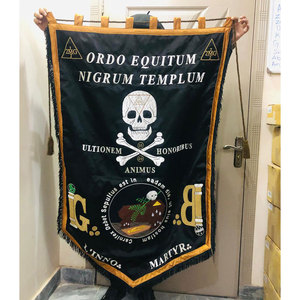 Bannière maçonnique brodée personnalisée ORDO EQUITUM NIGRUM TEMPLUM Drapeau rituel avec crâne et devise latine - Product Image 1