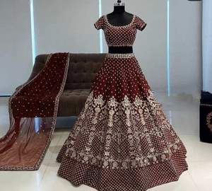 Vêtements brodés indiens et pakistanais les plus vendus Lehenga Choli pour femmes broderie en soie satinée Lehenga - Product Image 4