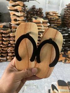 Sandalias Tradicionales Vietnamitas de Madera para Mujer con Parte Superior de Seda, Estilo Informal para Todas las Estaciones - Ao Dai Vietchoice - Product Image 4