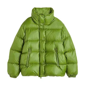 새로운 2024 도매 다운 재킷 하이 퀄리티 저렴한 여성 패딩 재킷 재고 의류 일반 수량 방수 가죽 사용자 정의
