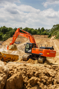 Offre d'enchères très demandée pour les excavatrices sur chenilles ZX350 LC-6N 2016 avec cabine climatisée et godet de 72 pouces - Product Image 3
