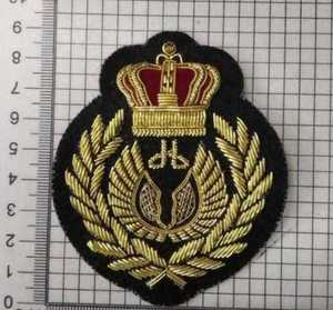 Badge brodé à la main en fil de bullion sur mesure, très demandé, couronne dorée et rouge, badge brodé à la main directement - Product Image 2