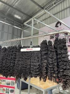 Bundles de cheveux bouclés Cheveux cambodgiens bruts non transformés vierges Kinky Curly Bundles avec extensions de cheveux humains - Product Image 2