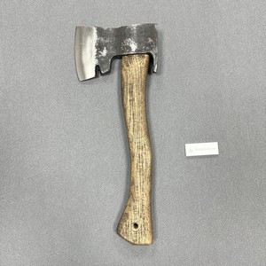 Hache de camping vintage en hickory haute teneur en carbone de 13 pouces, modèle Hudson <span class=keywords><strong>Bay</strong></span>, avec tire-clous, forgée à la main, avec étui - Product Image 2