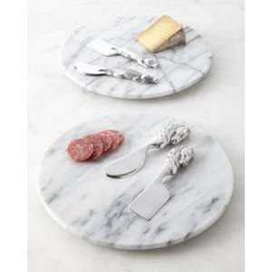 Elegante tabla de cortar de mármol que funciona como plato de servicio para queso de charcutería y postres durante ocasiones especiales - Product Image 1