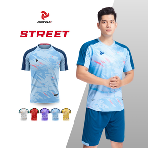 Ensembles de maillots de football pour hommes avec logo personnalisé de haute qualité football de rue prêt à être expédié avec des services OEM à bas prix offerts - Product Image 5