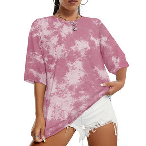 Camiseta de verano para mujer en patrón tie Dye con opciones personalizadas Camiseta de algodón transpirable suave con estampado de logotipo o pedidos a granel - Product Image 1